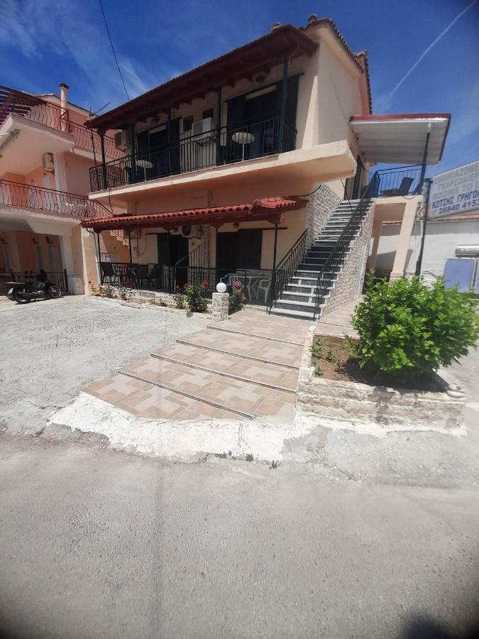Christina Sunny Rooms Лутса Экстерьер фото